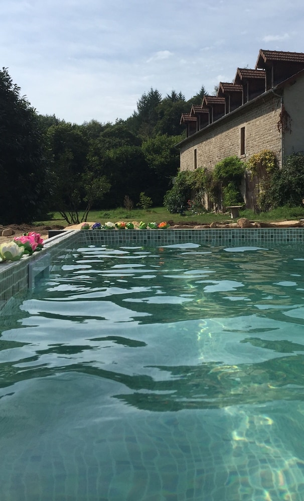Beautiful Converted Barn, Sleeps Up To 16, Private Pool And Close To River Beach - Creuse
