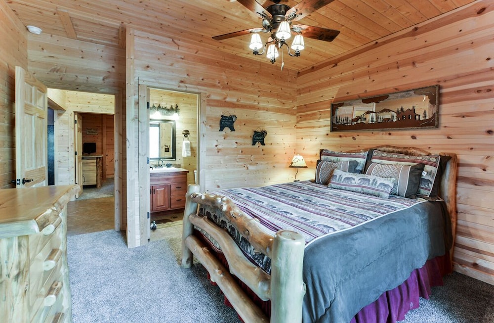 Bearific Cabin | 4 Bed, 3 Bath - Ridgedale, MO
