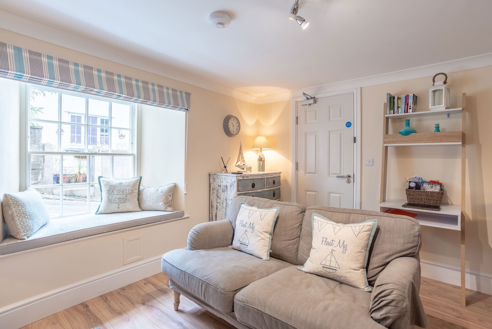Delightful 1 Bedroom Ground Floor  Apartment In Central Falmouth With Courtyard - St Mawes