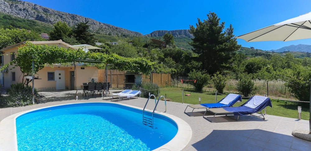 Holiday Home Rupotina with a large yard, pool and a beautiful view - Croacia