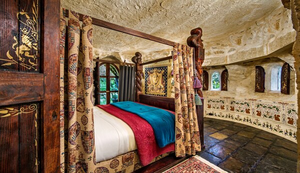 Castle Keep- Exceptionally Romantic  Escape For 2 With Open Log Fire. - Mount Lofty Botanic Garden, Crafers