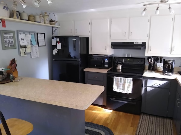 Snug And Inviting Ranch With Central Ac!! - Capo Cod, MA