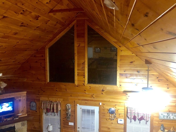Beautiful Real Log Cabin - Hot Tub, Pool Table, Great View, Wi-fi Internet - Blue Ridge Mountains