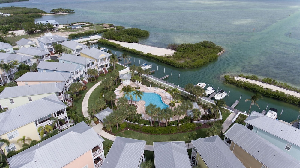 Islamorada Oceanfront Home With Ocean View, Dock, Comm Pool & Beach - Islamorada, FL