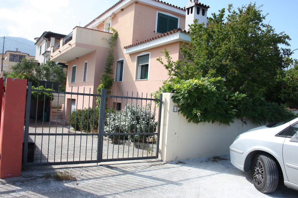 Appartamento Indipendente In Villetta Bifamiliare Ad Orosei A 2 Km Dal Mare - Orosei