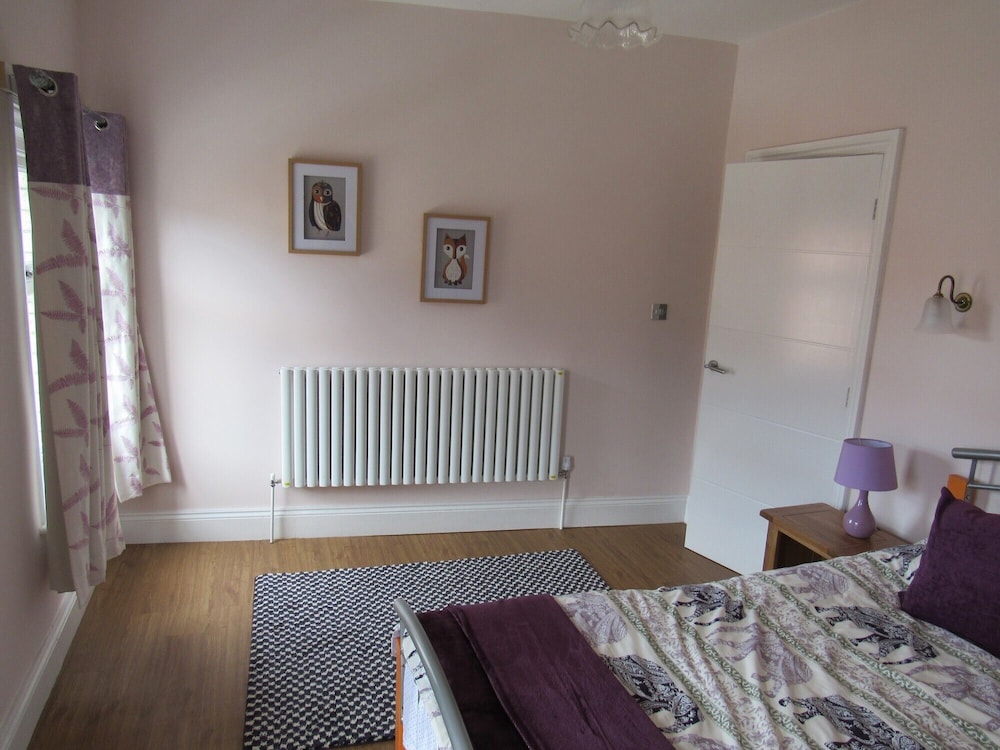 Newly Refurbished To A High Standard Throughout , Two-storey 1300 Sq Ft Flat - Scarborough