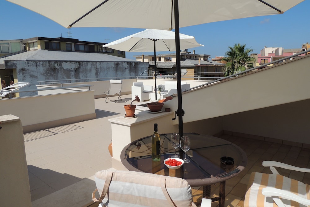 Top Floor Penthouse Apartment With Terrace In The Historical Center, 3 Km From The Beach - Oristano
