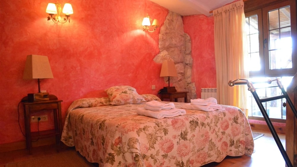 Country House - 5 People:  Charming Country House With Beautiful Views Of The Garden - Olmedo