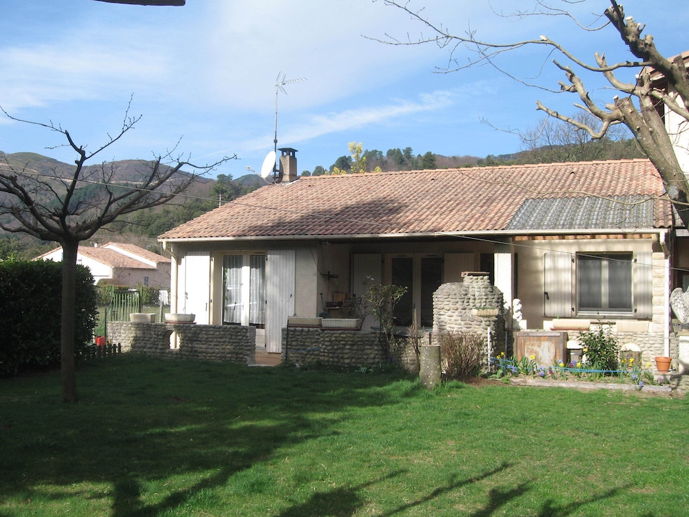 Basaltine: 90m2 House Rental Located In Jaujac (Ardèche), With 3 Bedrooms - Jaujac