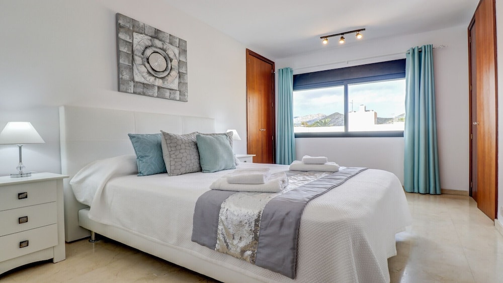 Spacious Apartment, With Sea Views,  Close To Beach - Port de Pollença