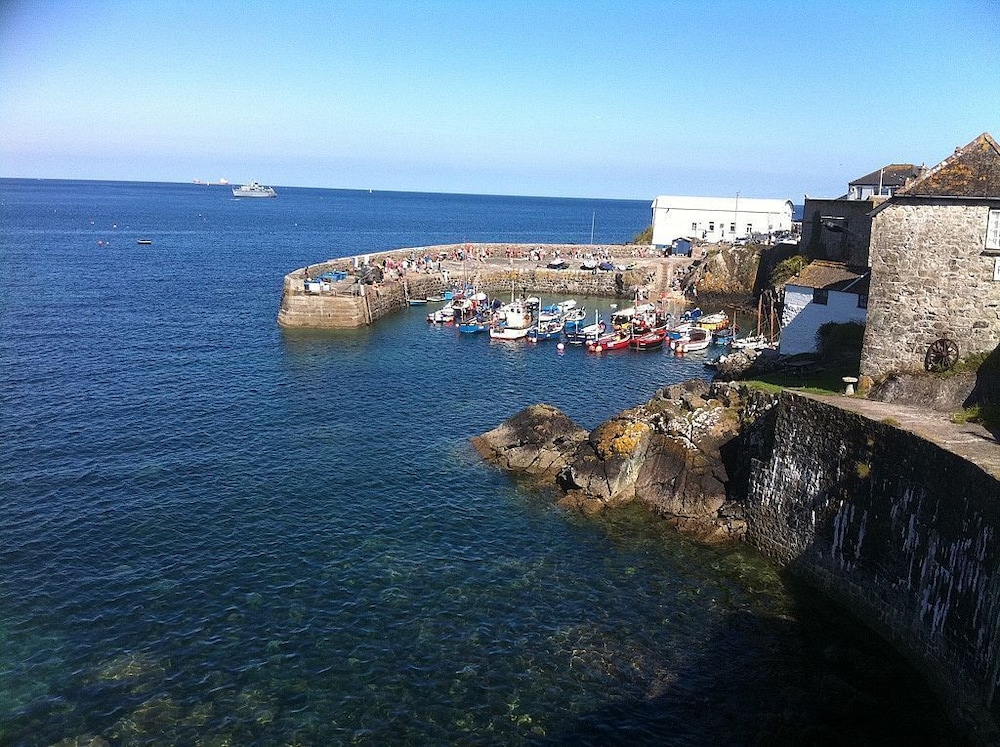 1 Bedroom Apartment With Stunning Sea Views, Private Gardens And Tennis Court - Coverack