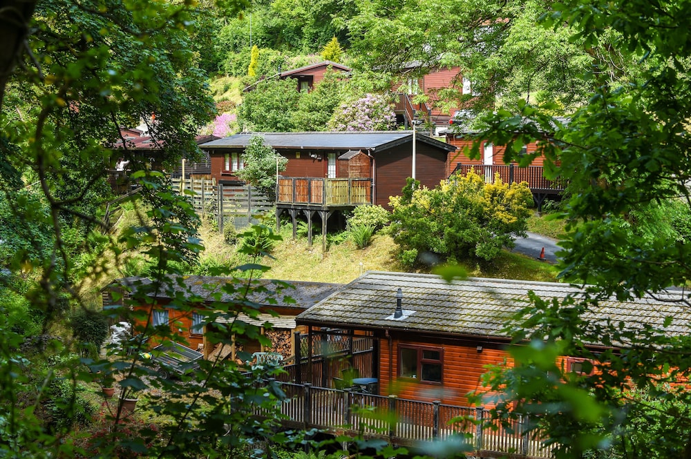 Two Bedroom Lodge Within Walking Distance Of Lynton Centre. Free Fishing Onsite - Devon