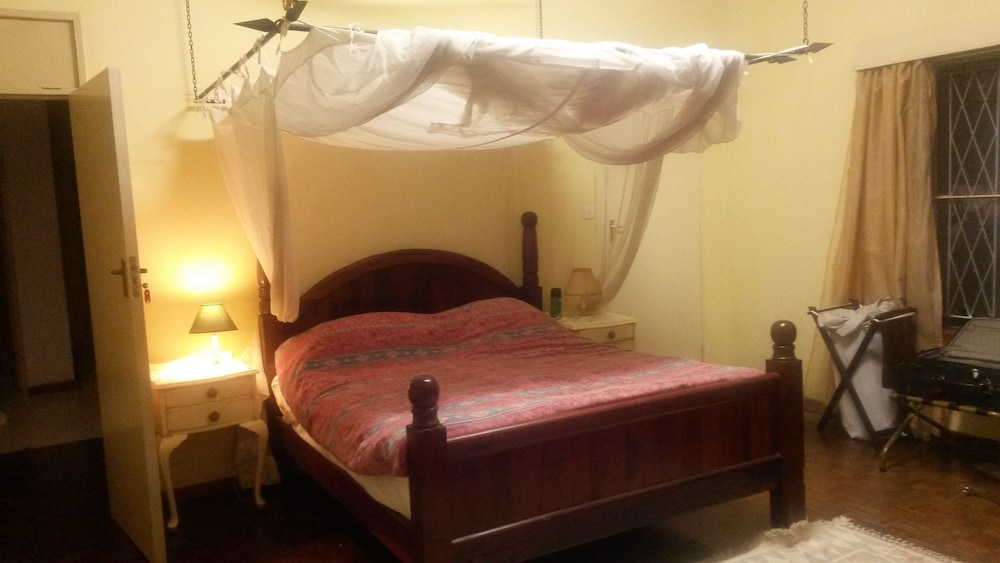 4 Slaapkamer Huis Grenzend Aan Het Victoria Falls National Park - Victoria Falls