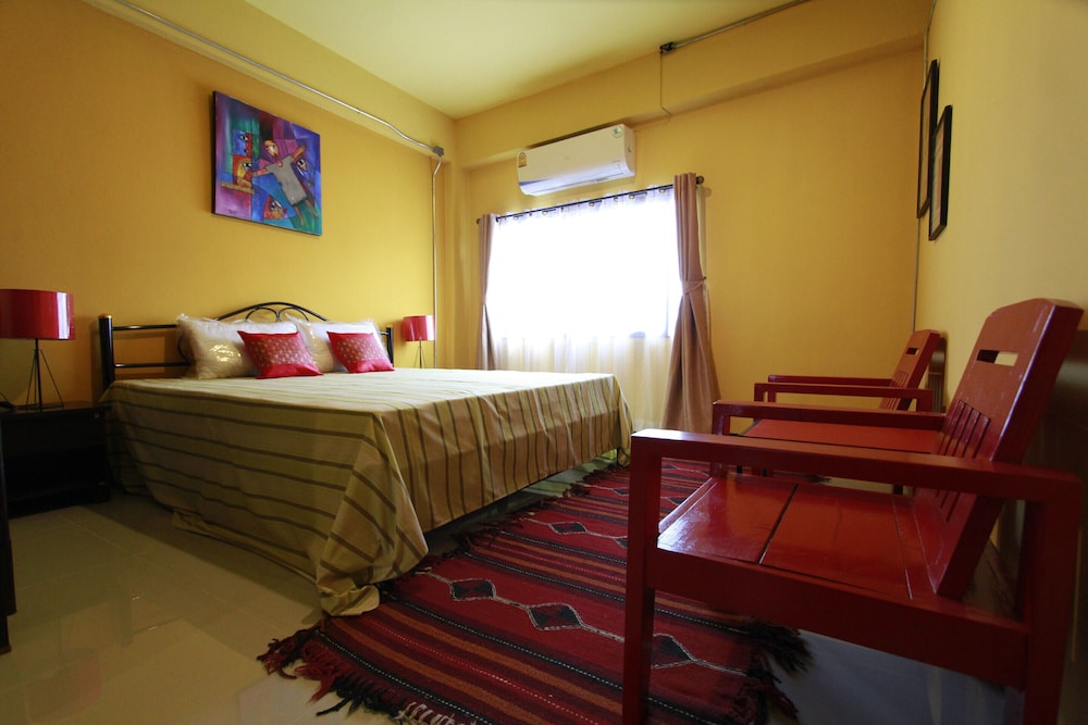 #Ya Apartment On The Famous Loy-kroh Road, Between Night Bazar And The Old City - Chiang Mai
