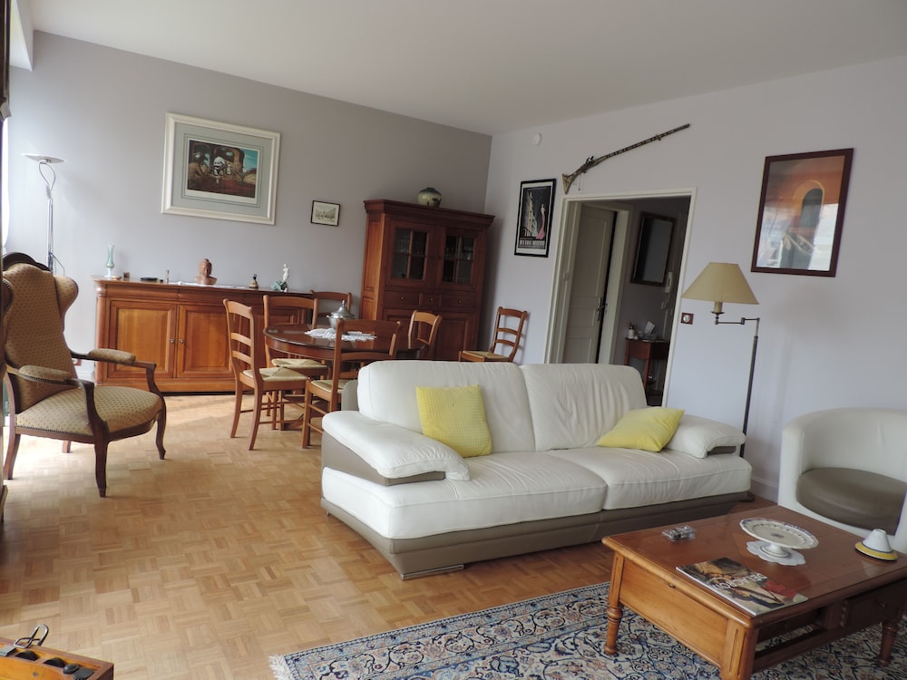 Apartment Located In The Maisons Laffitte Park In An Exceptional Site - Île-de-France