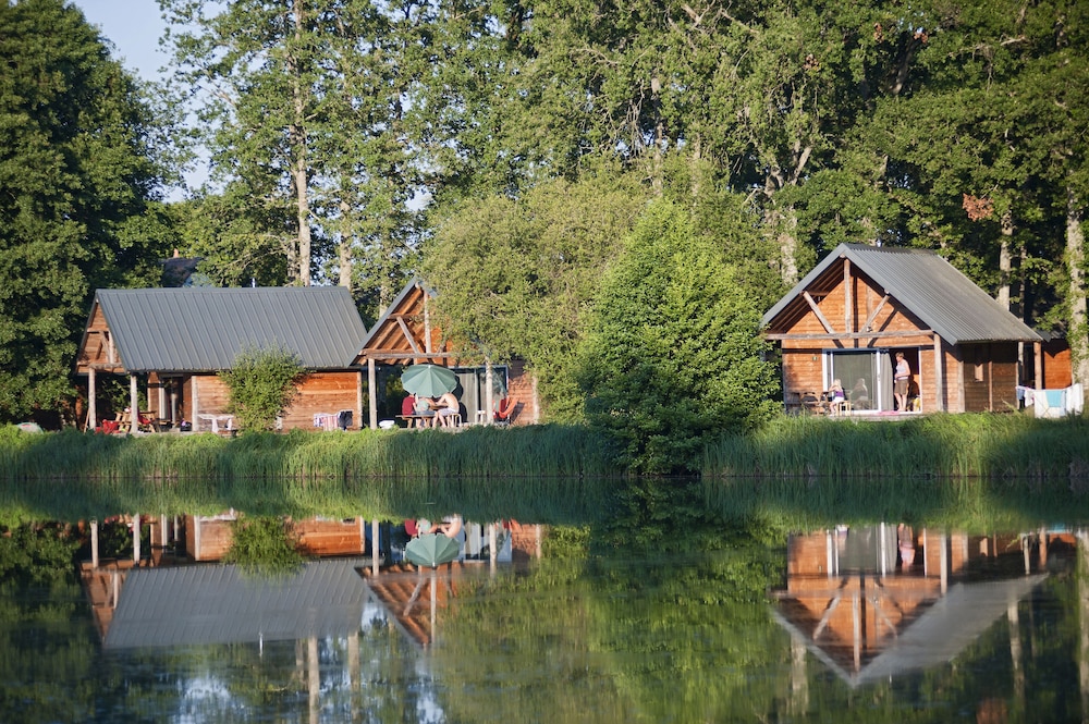Village Huttopia Lac De Rillé - Loire Valley