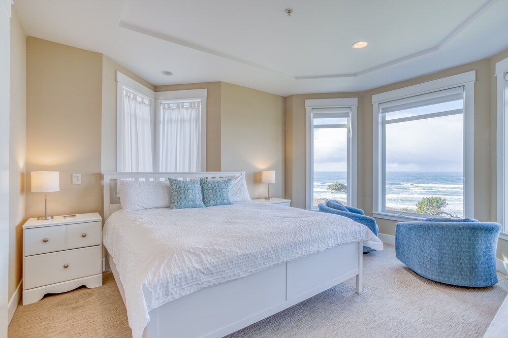 Luxury Oceanfront Condo With Two Primary Suites Near Newport’s Nye Beach - Beverly Beach State Park, Newport