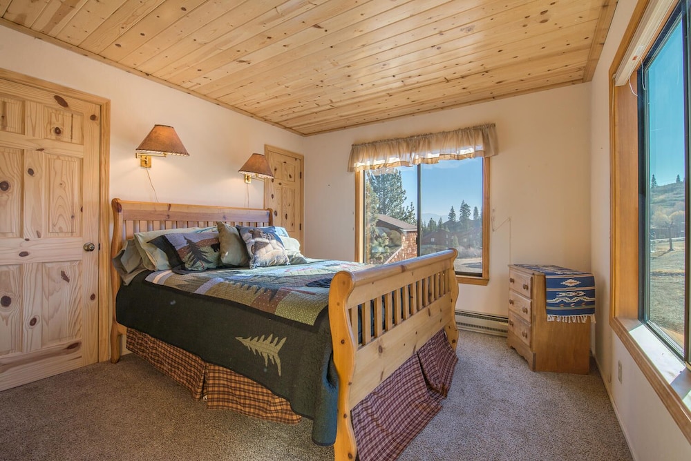 Ski Bowl Condo - Steps From Tahoe Donner Ski Hill - Truckee, CA