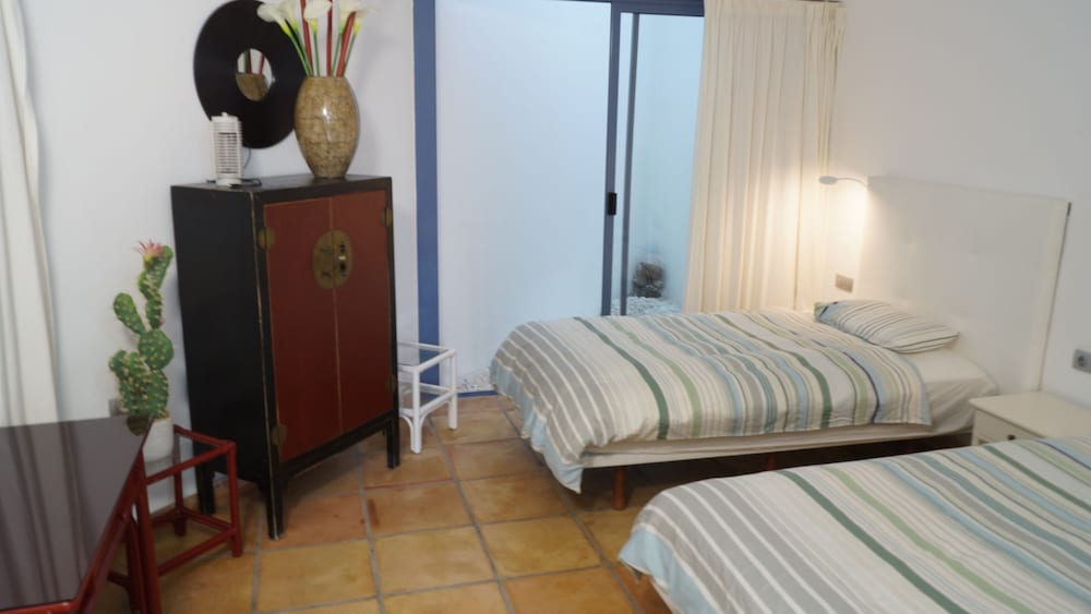 Bungalow With Private Pool, Internet, Close To The Sea, Courtyard, Top Location, Parking Lot - Fuerteventura
