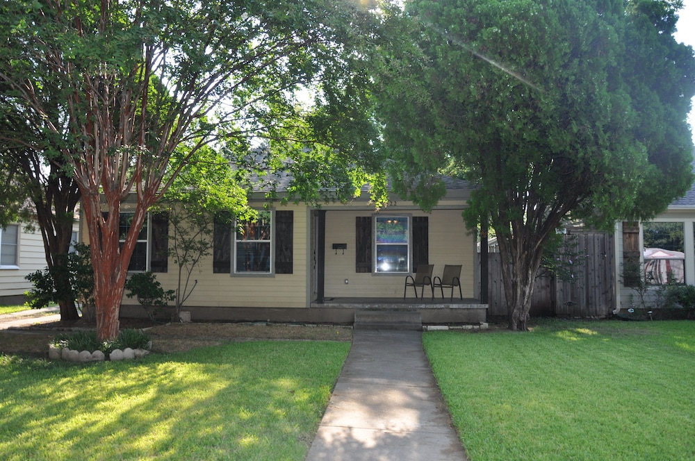 Charming House In Awesome Location (Love Field) Preview Listing - Dallas, TX