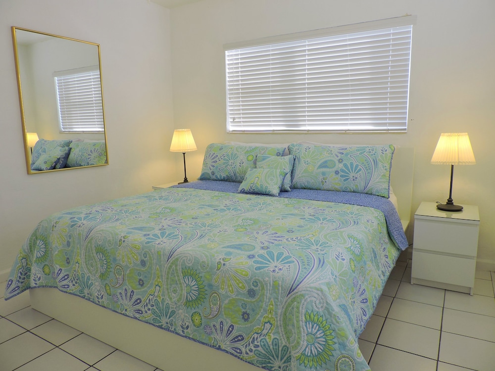 Southwinds #5 For 5 Guests - One-bedroom King - Sunrise, FL
