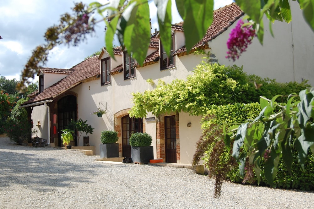 Enjoy Your Holiday In A Charming Gîte With A Large Pool In South-west France - Lot