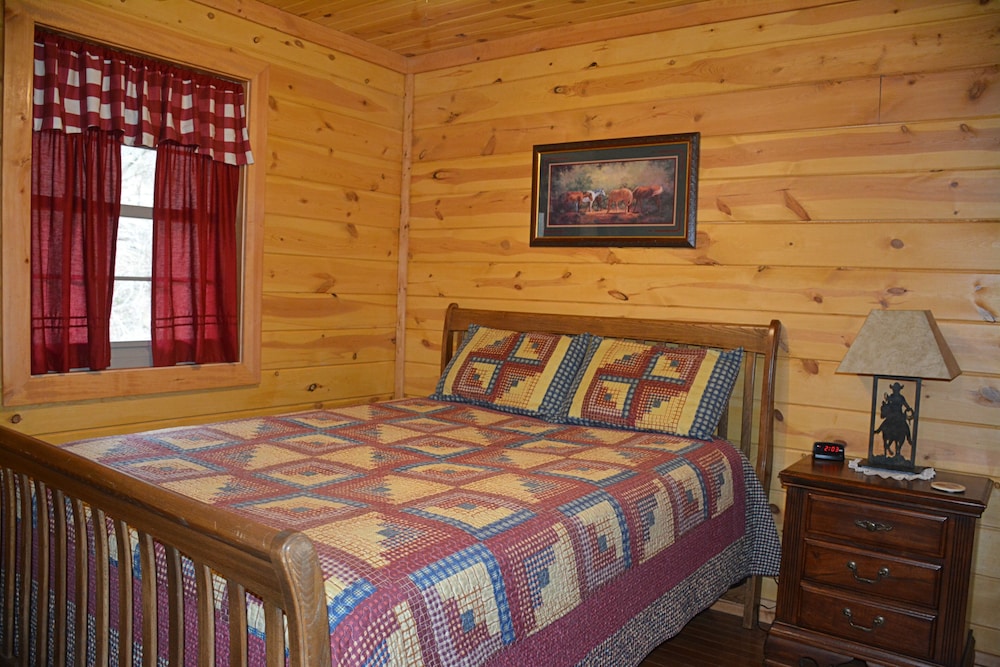 The Cozy Cabin 2 Bedrooms 1 Bath Is The Perfect Romantic Getaway In The Country. - Kentucky