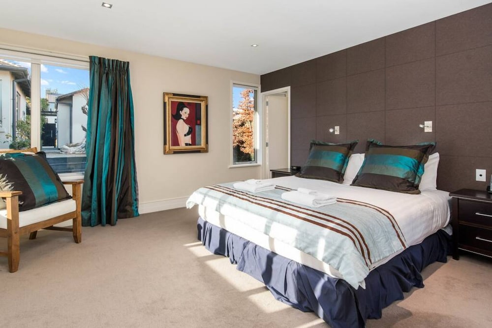 Stewart Lodge Luxury Spa | Postcard Perfect Views | Spa Pool! | Luxury Awaits.. - Queenstown