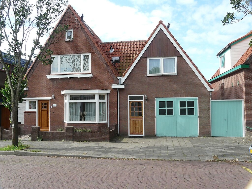 Large Holiday Home With Large Garden (6 Bedrooms - 12 People) Near The Beach. - Egmond aan Zee