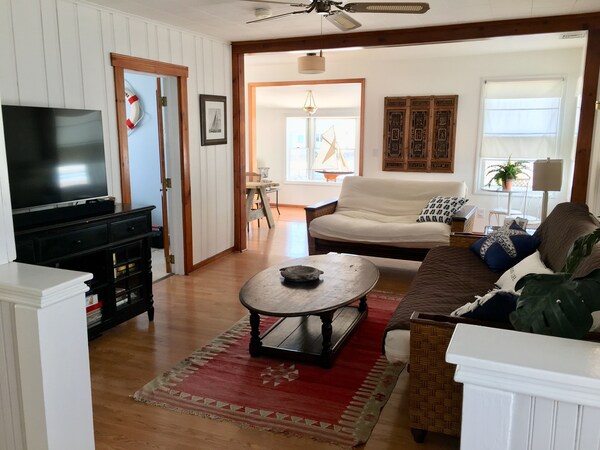 Family Friendly Lavallette Home With Room For Everyone! Walk To Everything!! - Lavallette, NJ