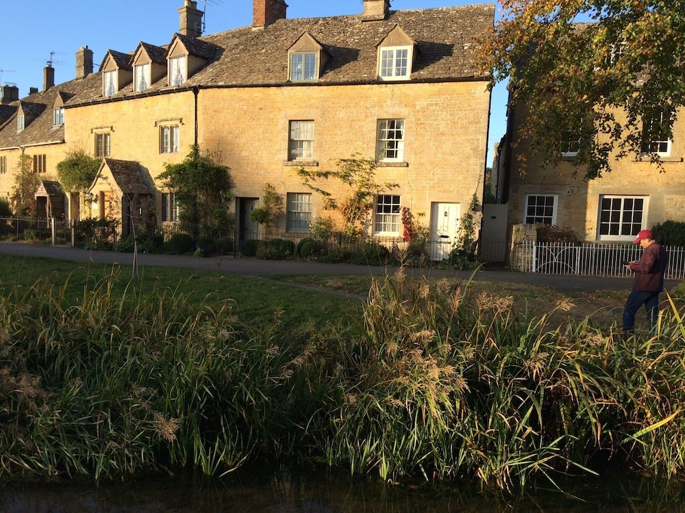 Period Cottage In Idyllic Riverside Location In Prime Cotswolds Village - 水上伯頓
