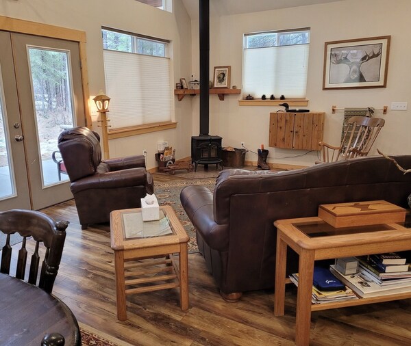 Skiers, Cyclists, Runners! Newly-built 3 Bedroom House On The Mvsta Trail! - Cutthroat Lake, WA