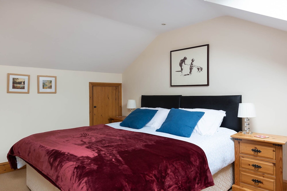 Secluded Converted Barn Nestled On The North Slopes Of The Mendips. - Bristol Airport (BRS)