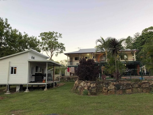 Cute Cabin With Pool, Sauna, Hot Tub & Day Spa, Pet Friendly - Caboolture