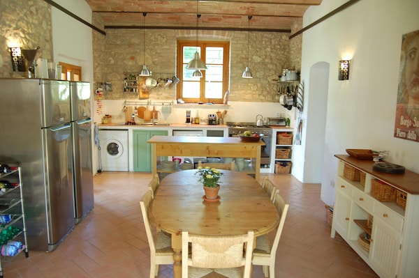 Spacious Country House With Large Pool In Idyllic Umbrian Countryside - Narni