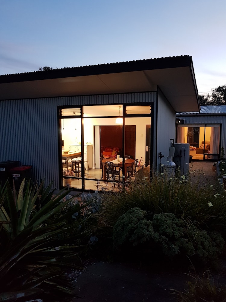 Sustainable Open Plan Living, Pet Friendly - Port Lincoln