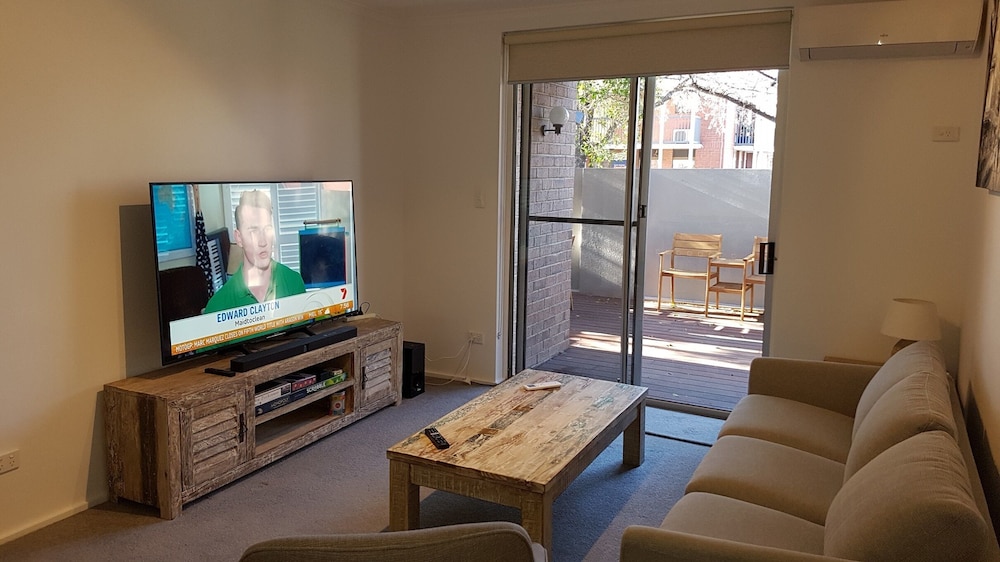 Highly Rated 2 Bedroom Self Contained Apartment In A Fantastic Location - Adelaide