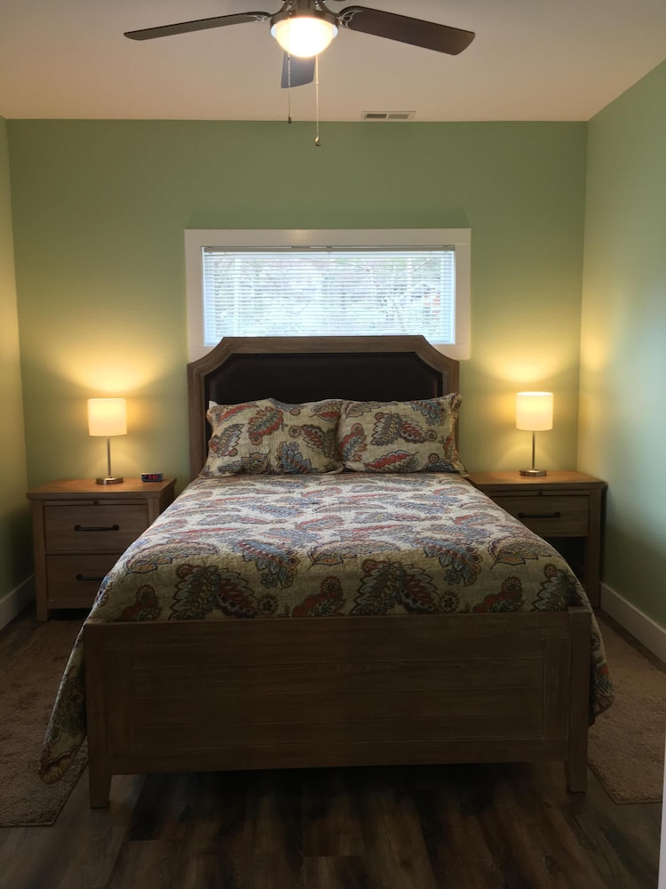 Brand New Smokies Cottage Within Walking Distance Of Downtown Waynesville - Maggie Valley, NC