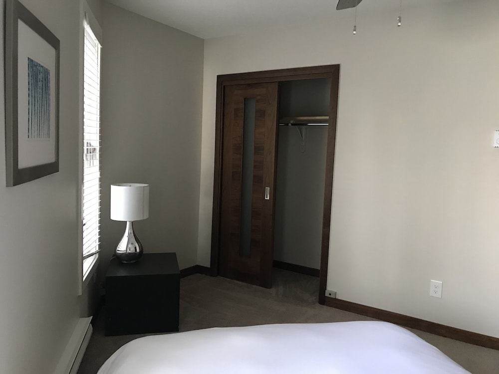 Volledig Gerenoveerd Appartement Met 2 Slaapkamers En 1 Badkamer In De Buurt Van 8th Street - Saskatoon
