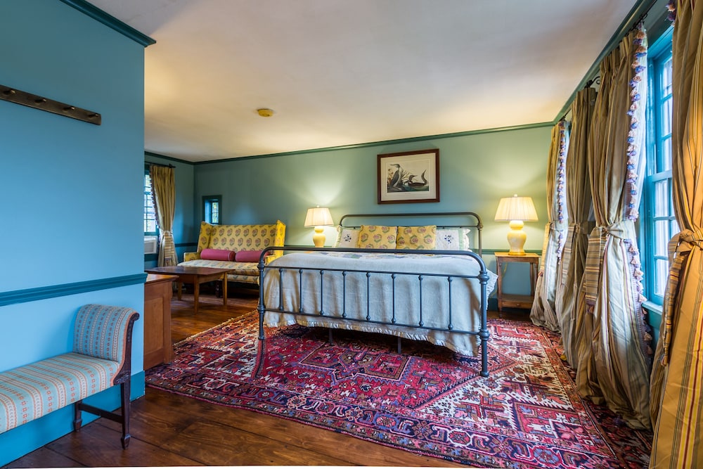 Apple Knoll Inn & Cottages Weston - 8br Private Inn! Gorgeous Rooms, Views, Priory, Pool, Fields - Vermont
