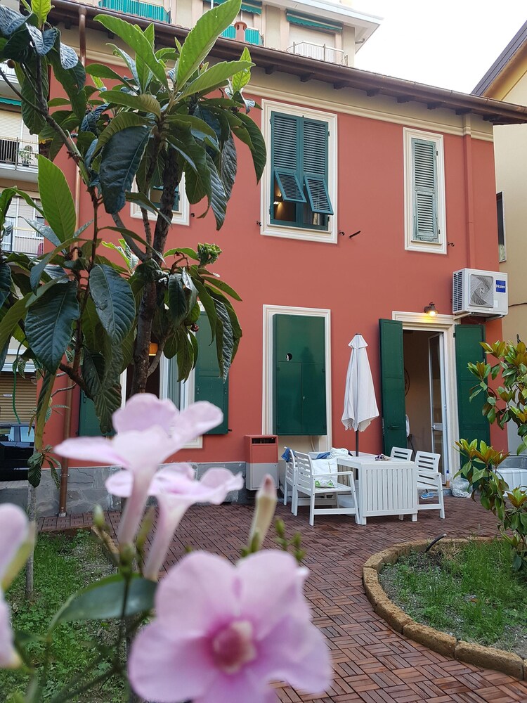 Independent Villa With Garden Located In The Center Of Rapallo. - Portofino