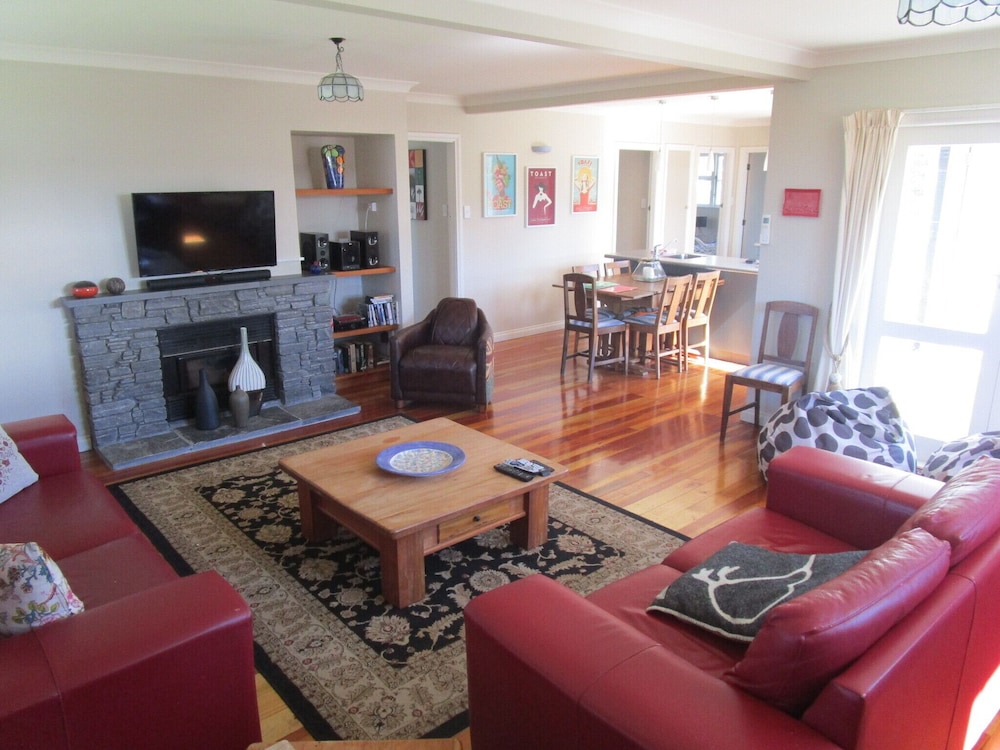 Newyorknewyork: Fast Fibre, Sky&smart Tv, All Linen And Cleaning Fee Included. - Martinborough