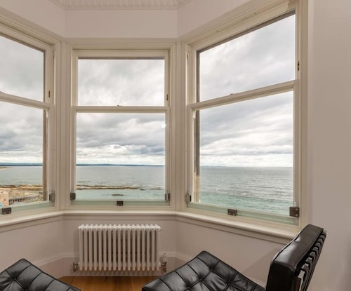 Luxury Penthouse on The Scores - Best View in St Andrews - Saint Andrews