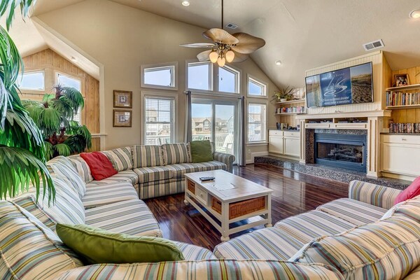 Green Iguana | 425 Ft From The Beach | Private Pool, Hot Tub | Southern Shores - Kitty Hawk, NC