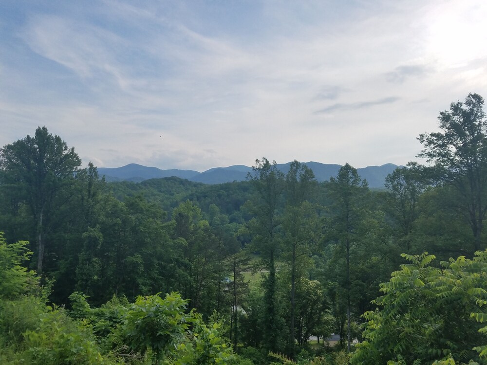 Private & Pet Friendly With A View! Near Casino, Gsm Parkway, Wcu, Polar Express - Cherokee, NC