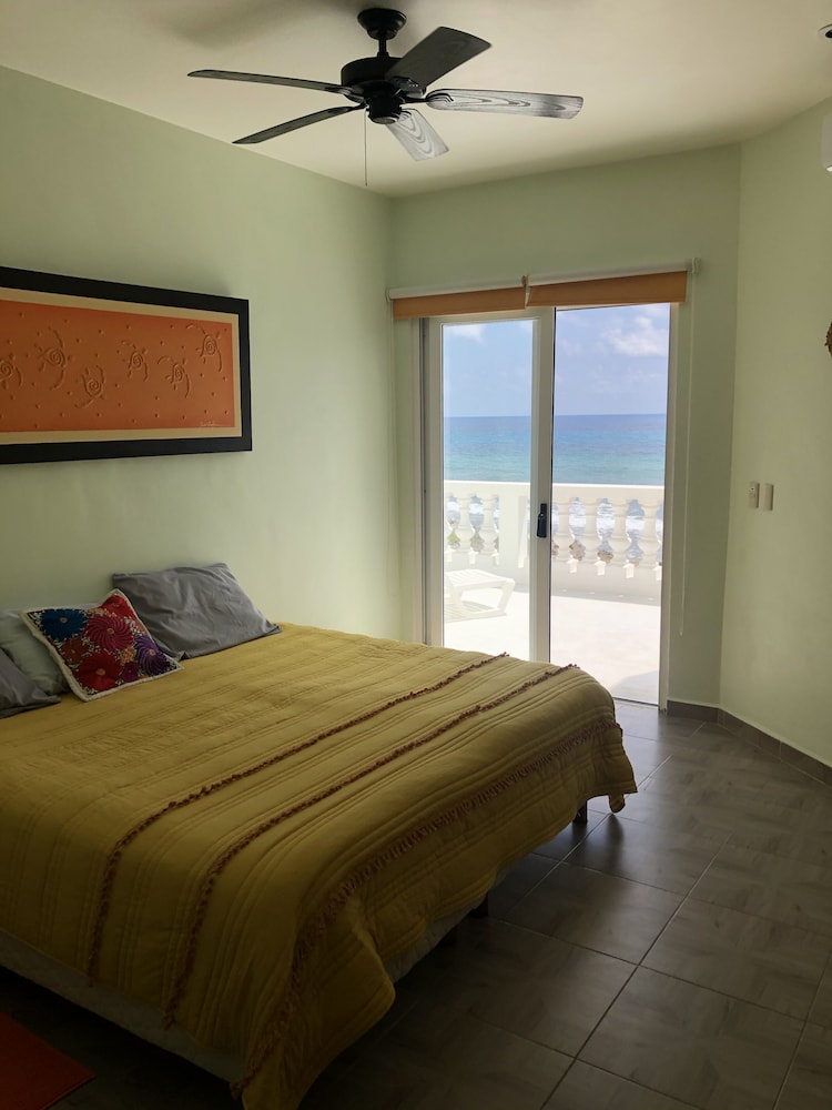 Ocean Front Villa Located On The Beach - Isla Mujeres