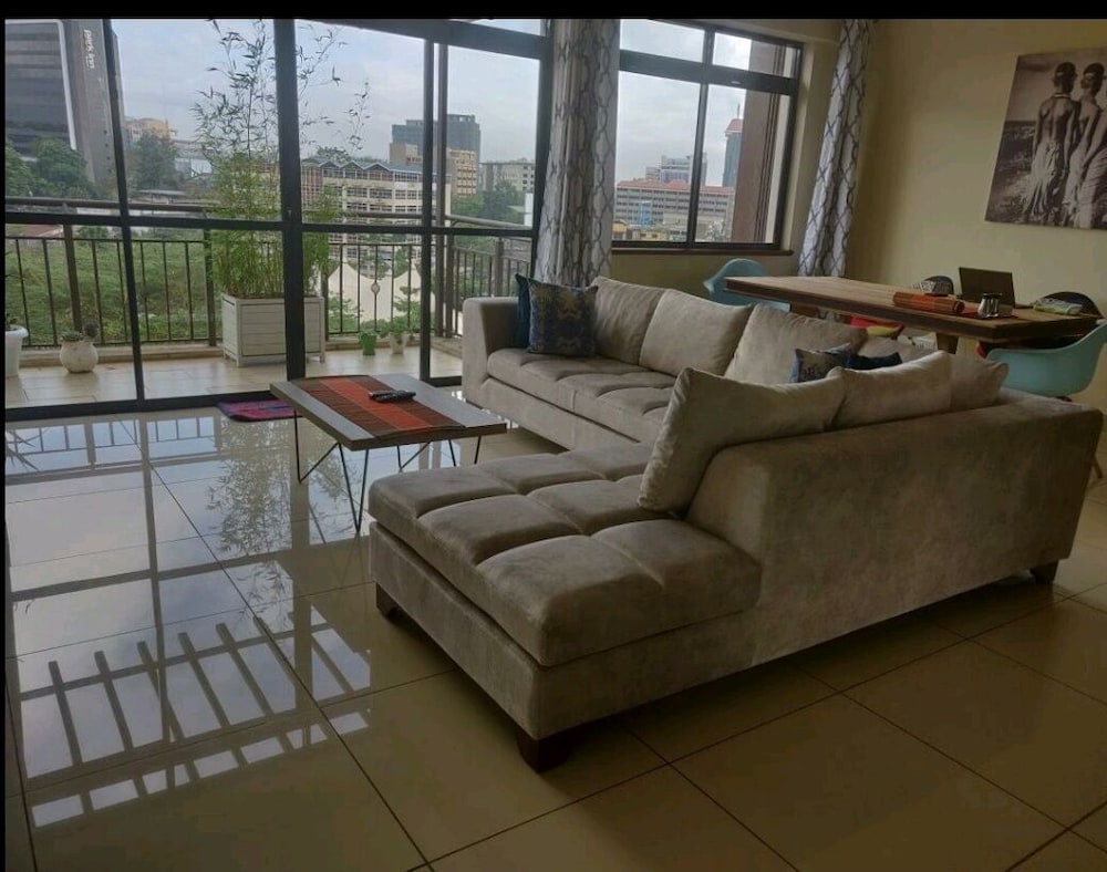 Privates Zimmer Mit Bad In Einem Penthouse In Westlands - Nairobi