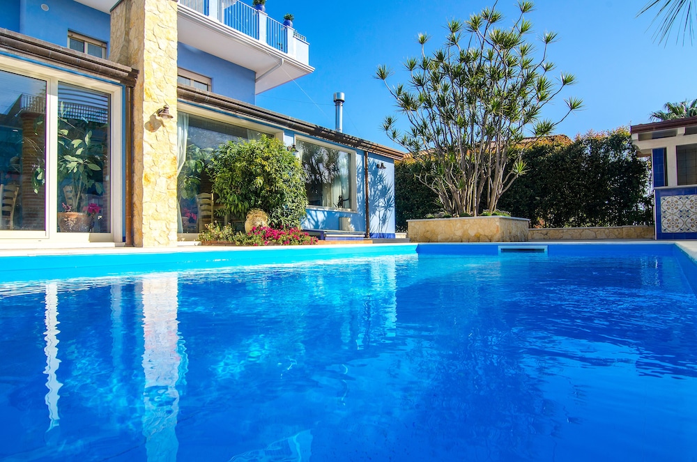 Mediterranean Charm: Villa With Pool By The Sea - Giarre