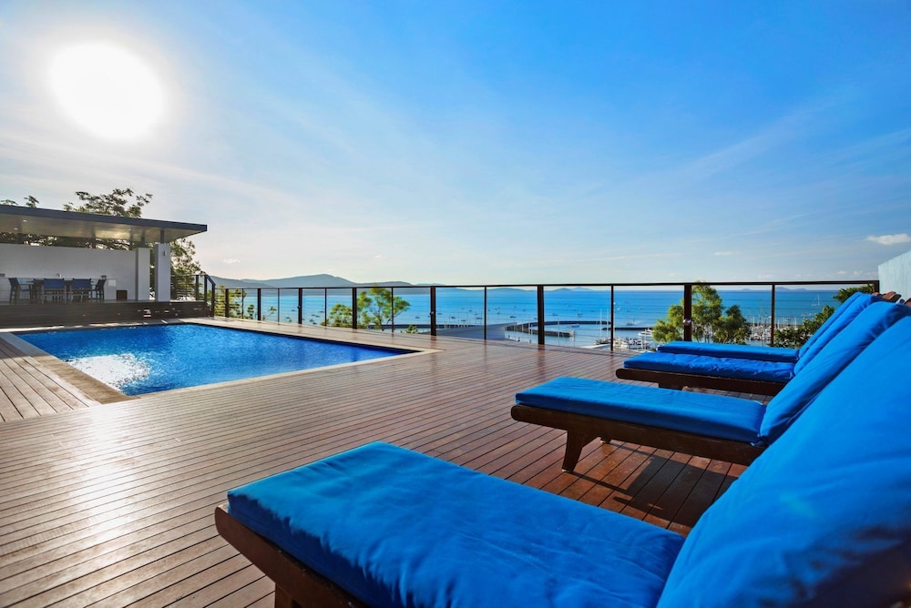 Absolute Luxury! Large 5 Bedroom Holiday Home In The Heart Of Airlie... - Cannonvale