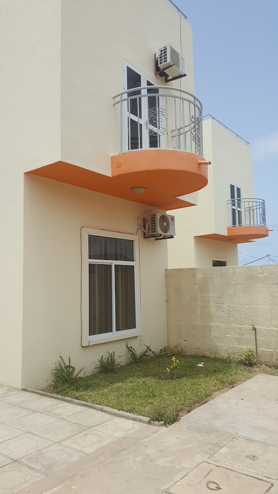 Lav's Place. Lovely Fresh 2 Bedroom Town House - Gambia